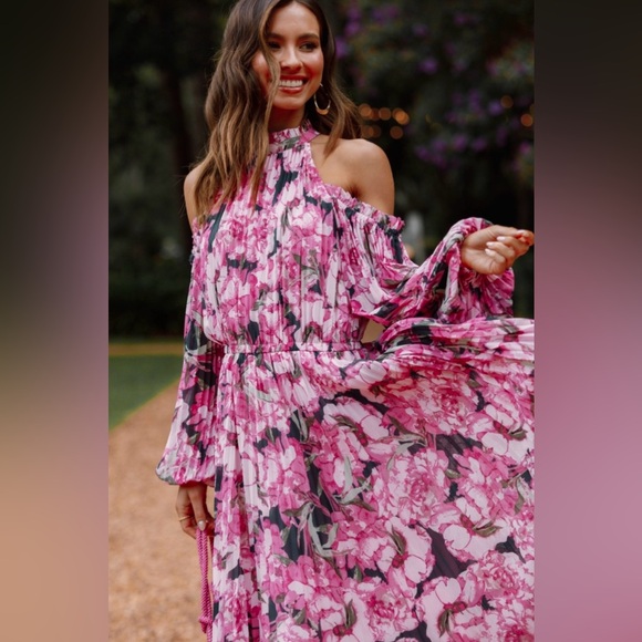 Petal & Pup Hilary Pleated Cold Shoulder Floral Maxi Dress - Picture 9 of 15
